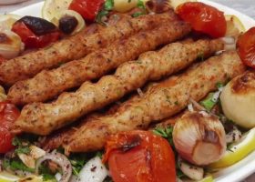 طريقة عمل كباب البطيخ المشوي على الفحم بجناح دجاج مفروم