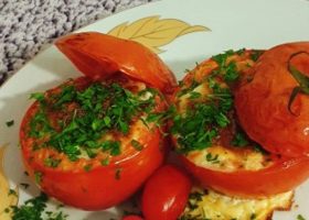 طريقة عمل الطماطم المخبوزة بالجبن