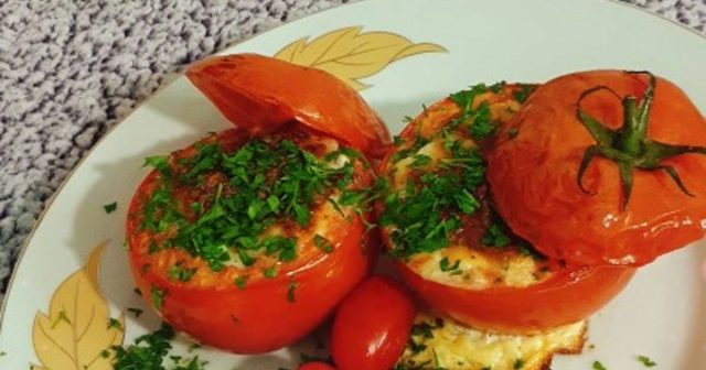 طريقة عمل الطماطم المخبوزة بالجبن