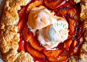 طريقة عمل فطيرة الخوخ والمشمش