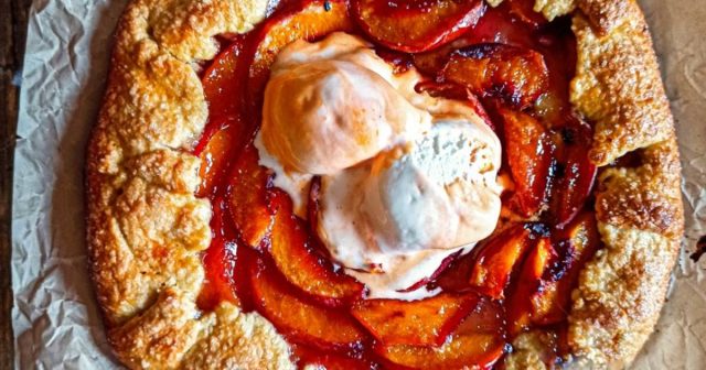 طريقة عمل فطيرة الخوخ والمشمش