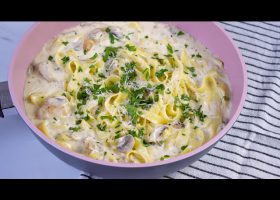 طريقة عمل فيتوتشيني ألفريدو بالثوم والبارميزان