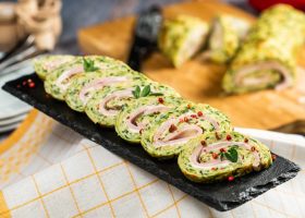 طريقة عمل رول كوسة نيئة بحشوة جبنة وجزر مبشور بالليمون