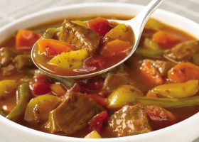 طريقة عمل شوربة لحم الضأن بالخضار لعيد الأضحى