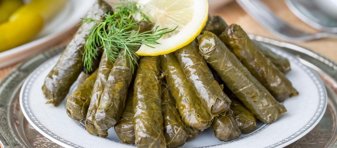 طريقة عمل محشى ورق عنب بالجبنة الكريمى و الريحان