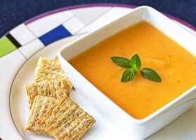 طريقة عمل شوربة الشمام الباردة بالريحان و لمسة عسل