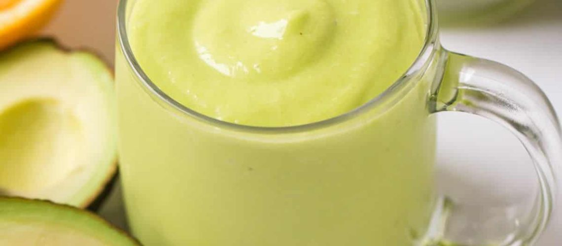 طريقة عمل عصير الأفوكادو بالقشطة والعسل