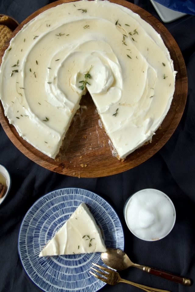 طريقة عمل تشيز كيك الزعتر البري والعسل الأسود