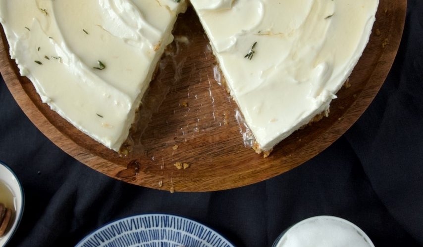 طريقة عمل تشيز كيك الزعتر البري والعسل الأسود