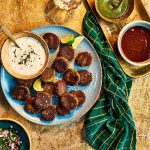 طريقة عمل كباب العدس الأسود مع صوص الرمان الحار