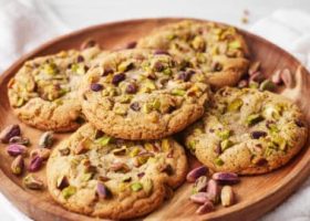 طريقة عمل كوكيز الزعتر بالعسل والفستق الحلبى