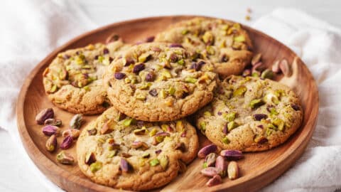 طريقة عمل كوكيز الزعتر بالعسل والفستق الحلبى