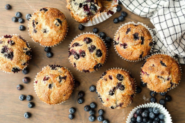 طريقة عمل مافن بالتوت الازرق باللبن اليوناني