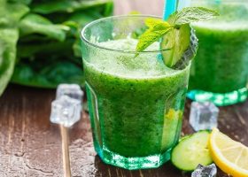 طريقة عمل كوكتيل نعناع وريحان وخيار بماء فوار