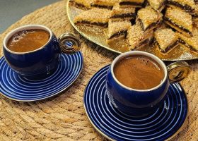 طريقة عمل القهوة السعودية لضيافة العيد