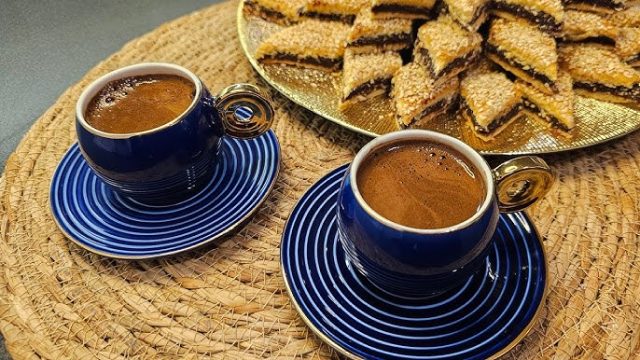 طريقة عمل القهوة السعودية لضيافة العيد