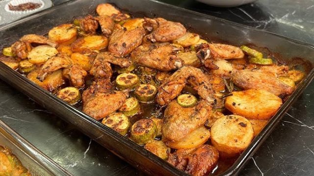 طريقة عمل صينية أجنحة الدجاج مع البطاطس