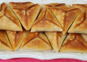 طريقة عمل مينى فطائر باردة بحشوة بطاطا مهروسة ومكعبات خوخ