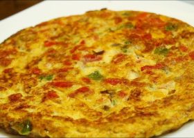 طريقة عمل اومليت بارد بالزعتر الأخضر واللبن الرائب والطماطم المجففة