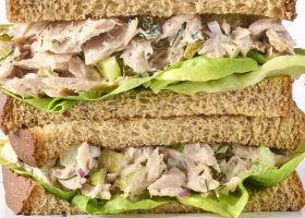 طريقة عمل ساندويش التونة بالجبن الكريمي