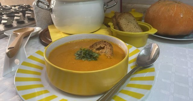 طريقة عمل شوربة باردة بالخيار والموز والزنجبيل