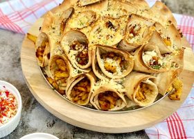 طريقة عمل لفائف التورتيلا بحشوة سلطة سيزر بالمشمش الطازج