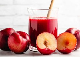 طريقة عمل عصير برقوق وعسل نحل خام مع رشة ملح وردى