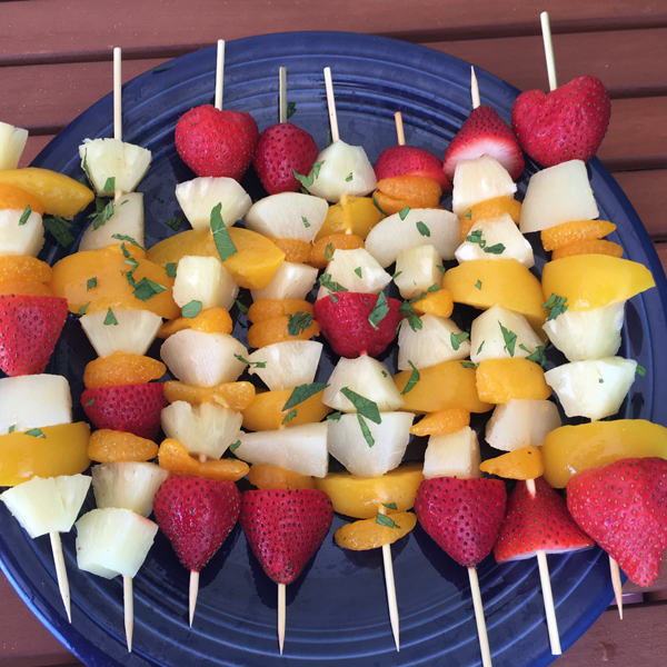 طريقة عمل كباب فواكه بحرارة الشمس مع صوص تمر