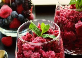 طريقة عمل كاسات جرانيتا الكركديه بالريحان والعسل الأبيض