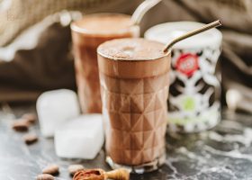 طريقة عمل ايس لاتيه بالكاكاو الخام والفلفل الحار