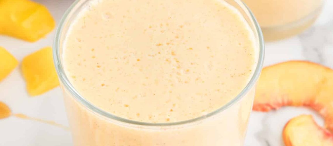 طريقة عمل مشروب كريمى بالخوخ والزبادى مع لمسة قرفة