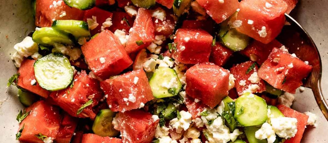 طريقة عمل سلطة بطيخ بالكينوا والجبنة الفيتا والليمون المشوى