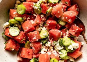 طريقة عمل سلطة بطيخ بالكينوا والجبنة الفيتا والليمون المشوى
