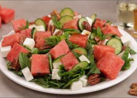 طريقة عمل سلطة البطيخ والذرة مع صوص الكزبرة والليمون