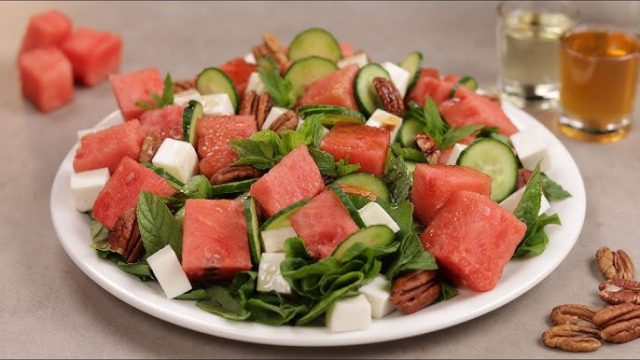 طريقة عمل سلطة البطيخ والذرة المشوية مع صوص الكزبرة والليمون