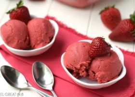 طريقة عمل ايس كريم الزبادي بالفراولة والريحان