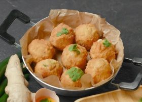 طريقة عمل كرات الدجاج بالجبن