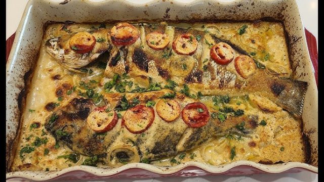 طريقة عمل سمك مشوي على الفحم مع صلصة الطحينة