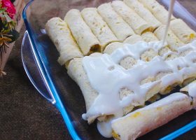 طريقة عمل رول التوست البارد بالدجاج والزبادي والمشمش المجفف