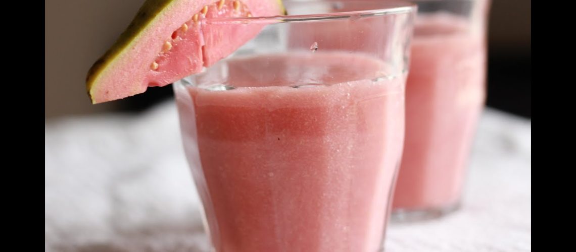 طريقة عمل عصير جوافة بالفلفل الوردي والريحان