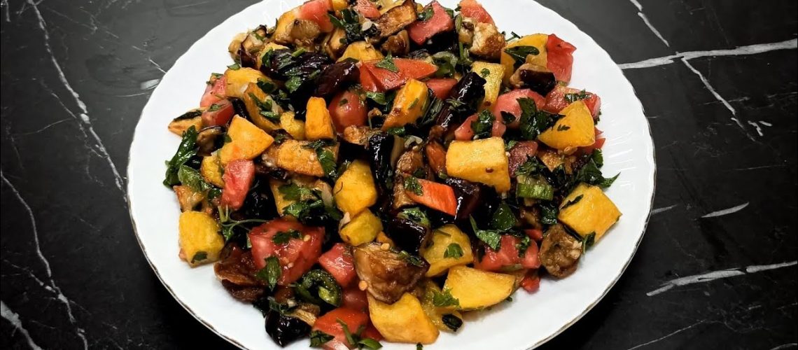 طريقة عمل سلطة البطاطس والباذنجان المقلية