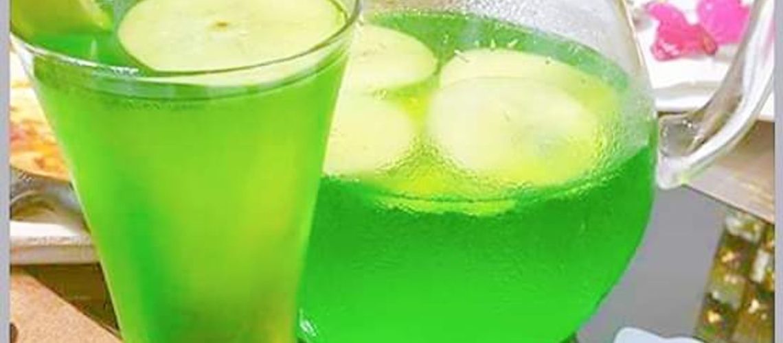 طريقة عمل عصير تفاح اخضر مع ريحان و كركدية بارد