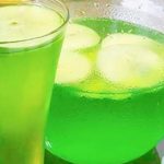 طريقة عمل عصير تفاح اخضر مع ريحان و كركدية بارد