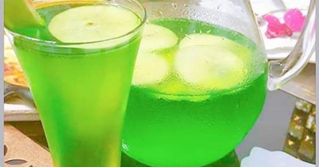 طريقة عمل عصير تفاح اخضر مع ريحان و كركدية بارد