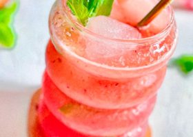 طريقة عمل موهيتو برقوق مجفف ومياه غازية بالزعفران