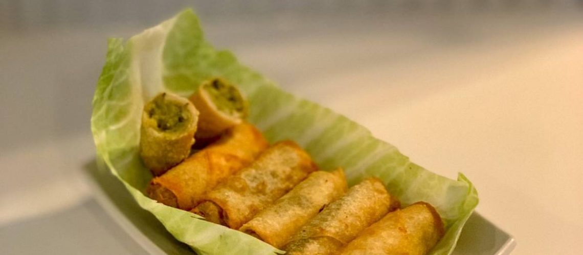 طريقة عمل سبرنج رول بالفواكه وصلصة عسل زنجبيل