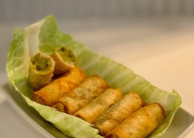 طريقة عمل سبرنج رول بالفواكه وصلصة عسل زنجبيل