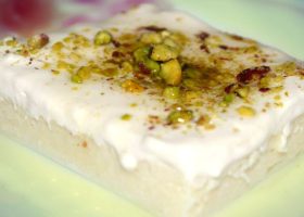 طريقة عمل حلى السميد بالحليب البارد للرجيم