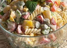 طريقة عمل سلطة نودلز الارز الباردة بالمانجو والتشيلى الحلو