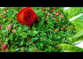 طريقة عمل تبولة خيار باللبنة والنعناع المفروم